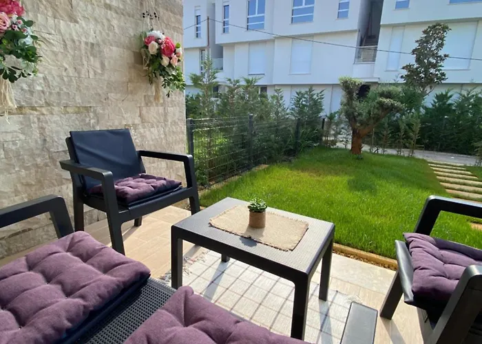 Margo, San Pietro Resort, Lalez